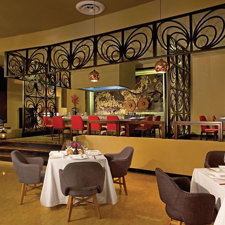 Breathless Punta Cana Resort & Spa (Adults Only) Ngoại thất bức ảnh The restaurant at the hotel
