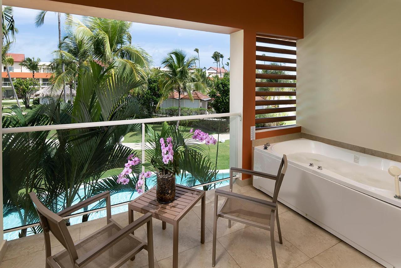 Breathless Punta Cana Resort & Spa (Adults Only) Ngoại thất bức ảnh Balcony with Jacuzzi