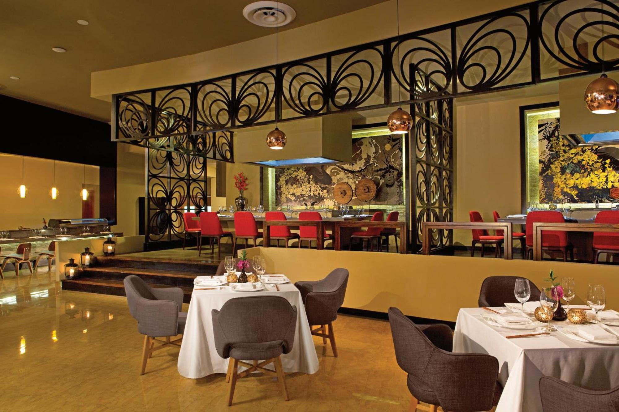 Breathless Punta Cana Resort & Spa (Adults Only) Ngoại thất bức ảnh The restaurant at the hotel