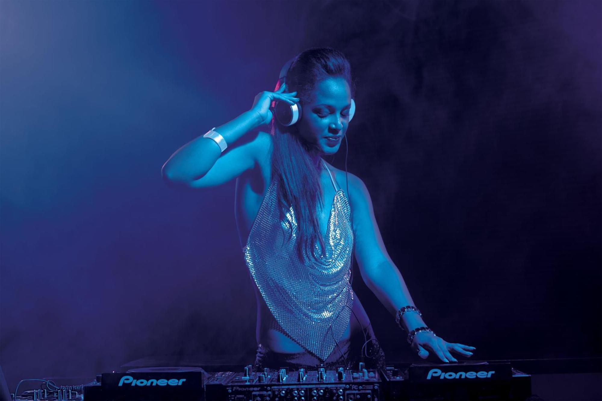 Breathless Punta Cana Resort & Spa (Adults Only) Ngoại thất bức ảnh DJ performing at a nightclub