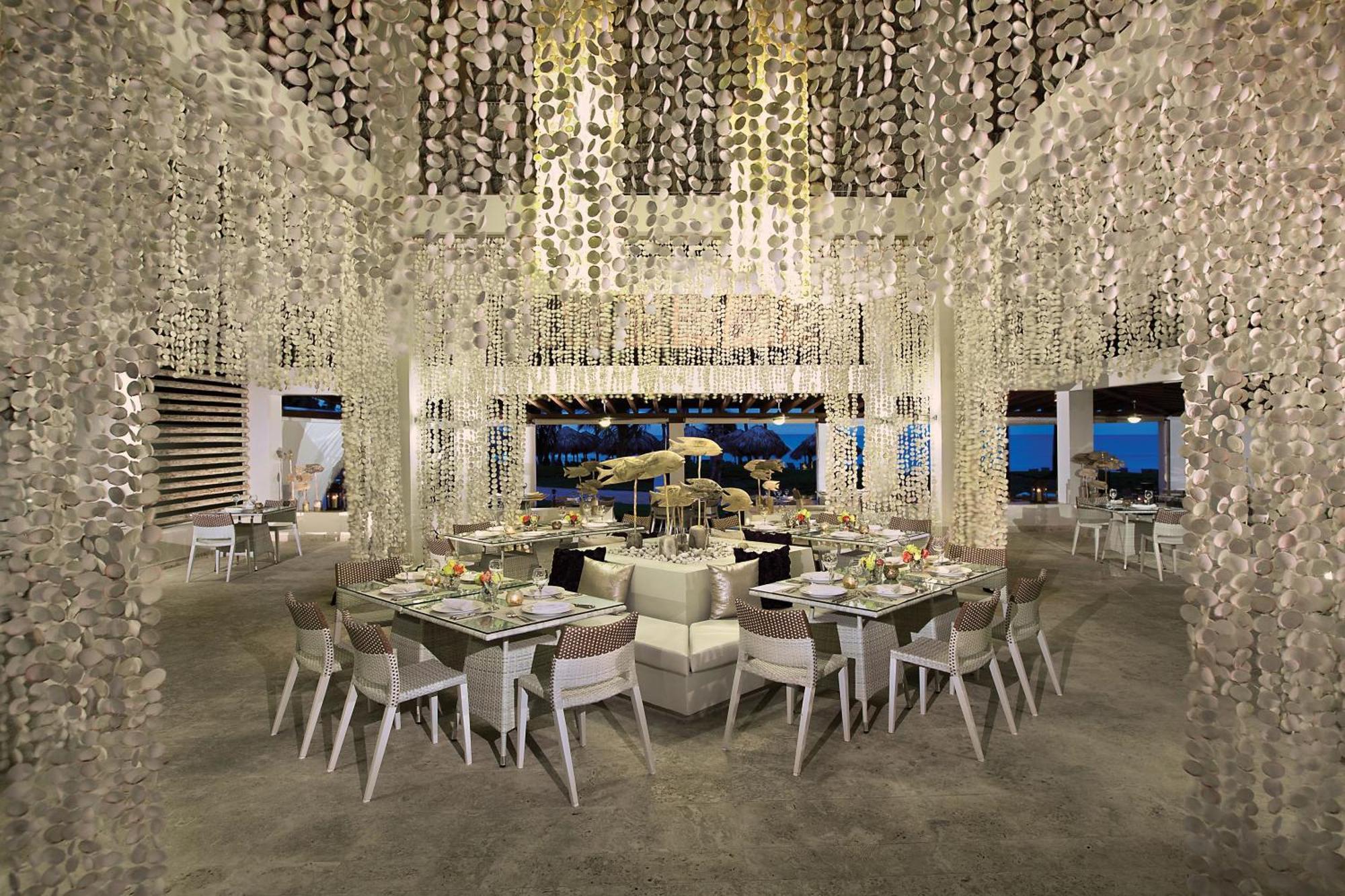 Breathless Punta Cana Resort & Spa (Adults Only) Ngoại thất bức ảnh The interior of the restaurant