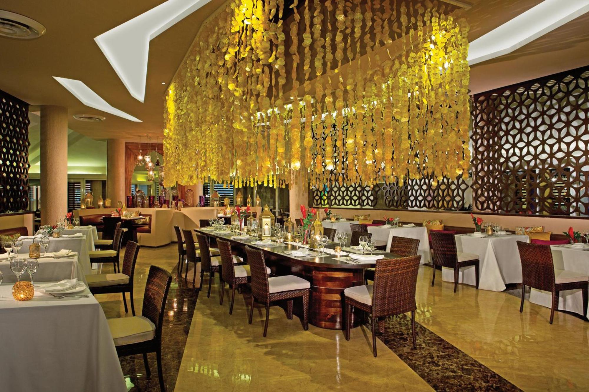 Breathless Punta Cana Resort & Spa (Adults Only) Ngoại thất bức ảnh The restaurant at the Taj Mahal Palace