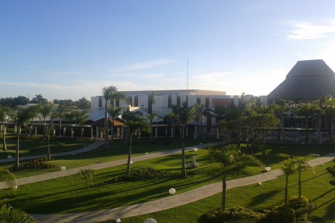 Breathless Punta Cana Resort & Spa (Adults Only) Ngoại thất bức ảnh The library