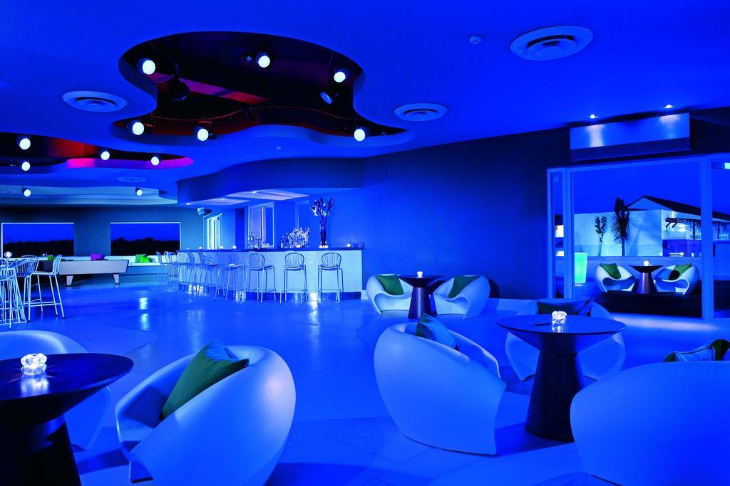 Breathless Punta Cana Resort & Spa (Adults Only) Ngoại thất bức ảnh The Blue Bar